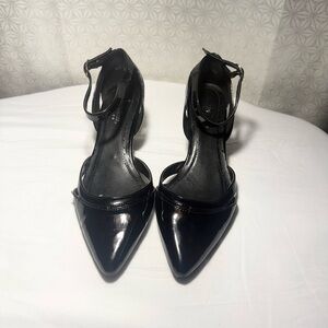 TORTA CALIENTE Black Patent Pointed Toe Kitten Heels Ankle Strap Pumps Size 9M